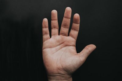 hand with five fingers apart