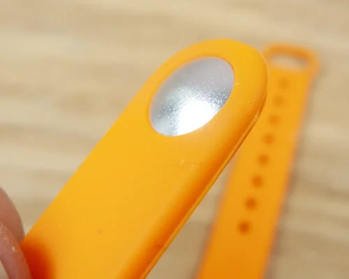 Side view of the NFC Smooth Slim Popclip NFC Wristband