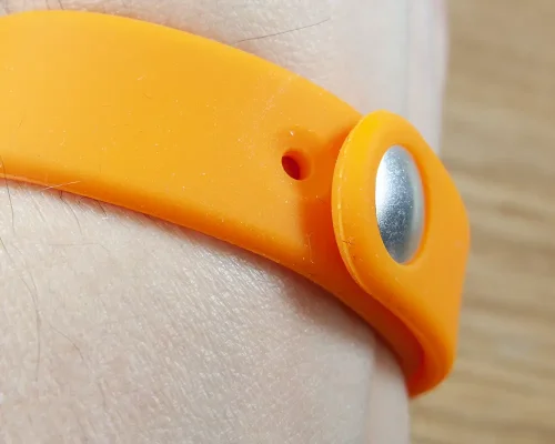 Side view of the NFC Smooth Slim Popclip NFC Wristband