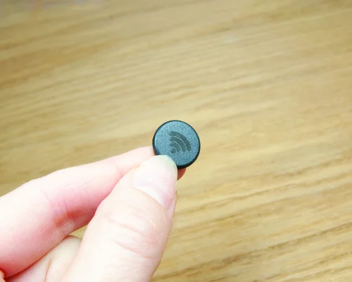 Close up image of an NFC 15mm On-Metal PPS Disc Tag