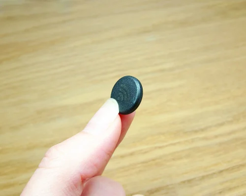 Side view of the NFC 15mm On-Metal PPS Disc Tag