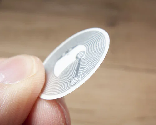 Side view of the NFC 25mm White NTAG213